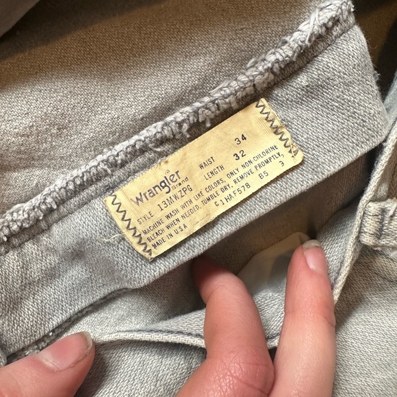 Vintage 80’s Wrangler cowboy cuts - Picture 2 of 3